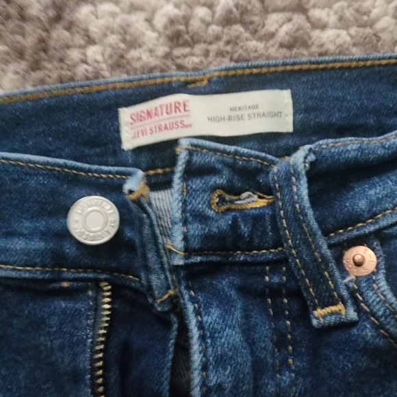 Levis High Rise Straight Leg - Picture 2 of 5